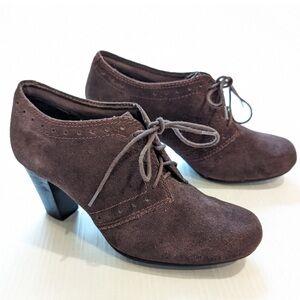 CLARKS Bendables 7.5 brown suede leather wingtip heeled lace up oxford academic